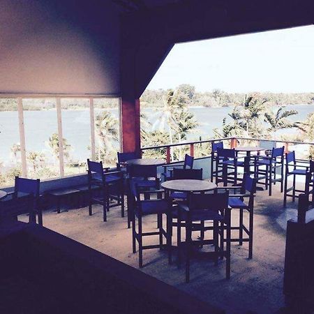 Retreat Seaside Hostel พอร์ตวิลา ภายนอก รูปภาพ