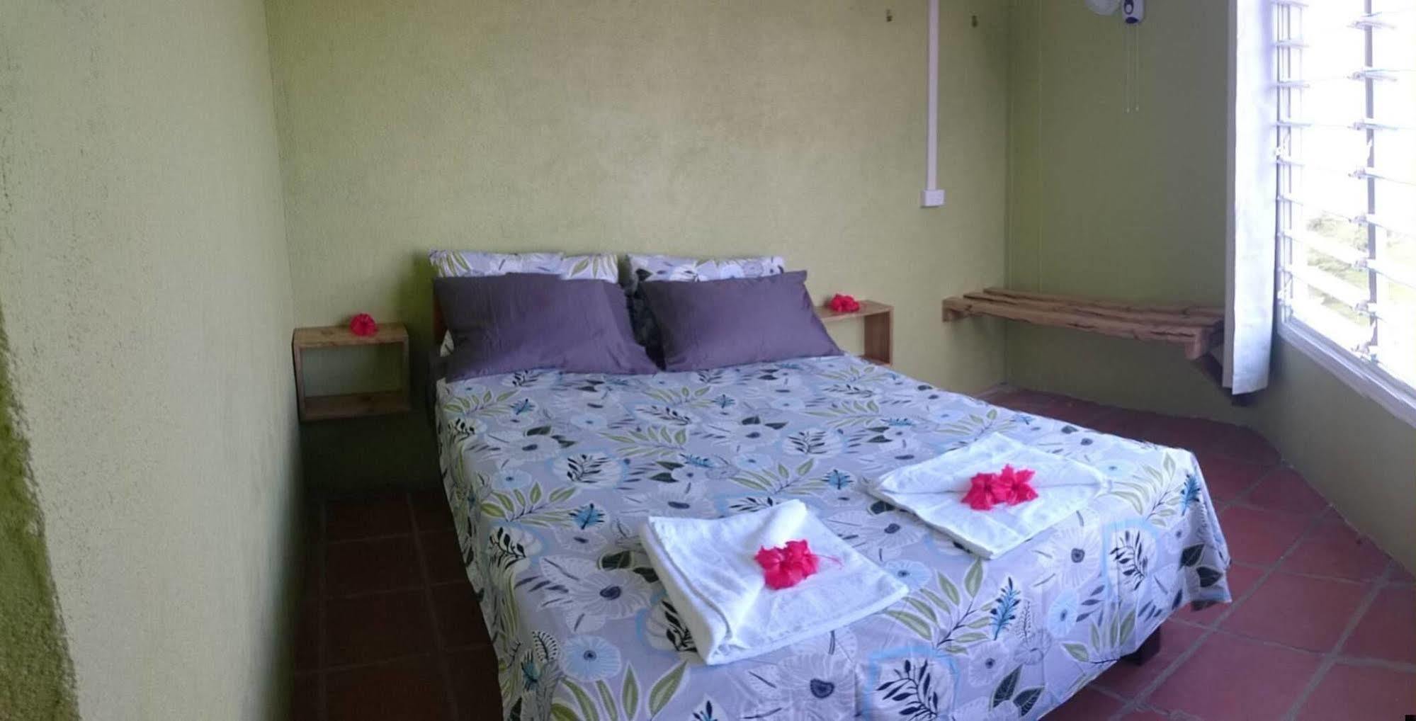 Retreat Seaside Hostel พอร์ตวิลา ภายนอก รูปภาพ